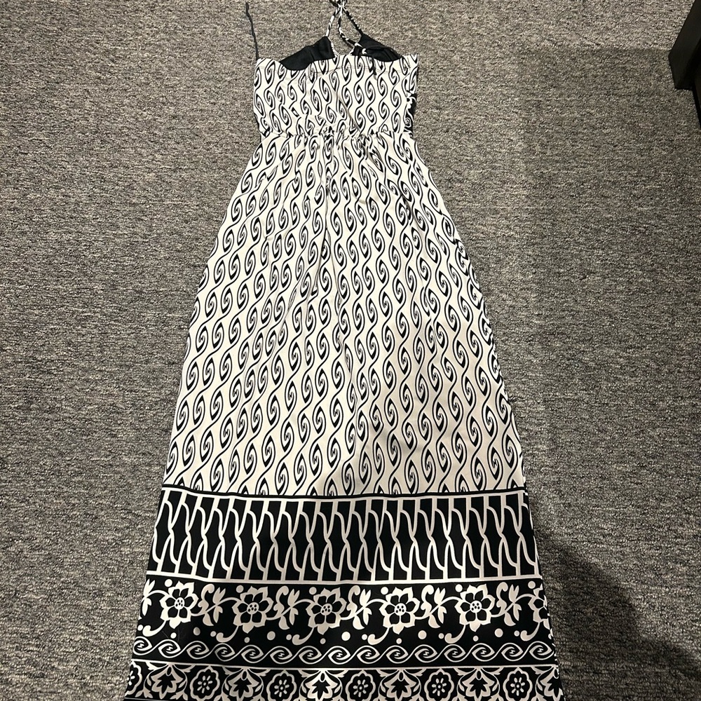 Jessica Monochrome Swirl Maxi Dress - Picture 2 of 3